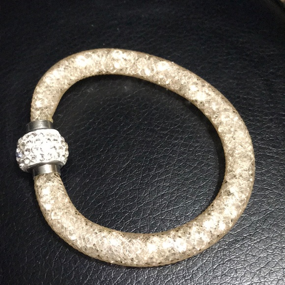 NWOT IRIDESCENT BRACELET/Crystals/Magnetic clasp - Picture 3 of 3